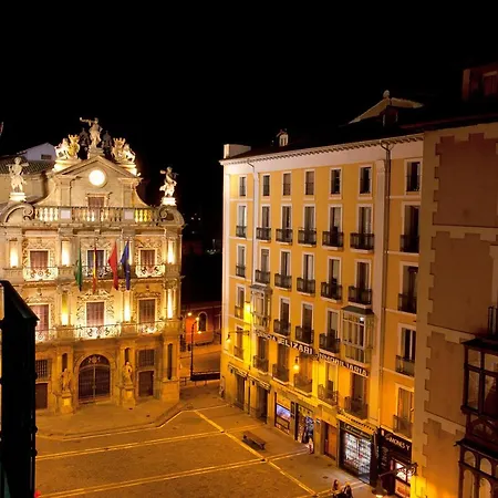 Hotel Pompaelo Plaza del Ayuntamiento&Spa-2